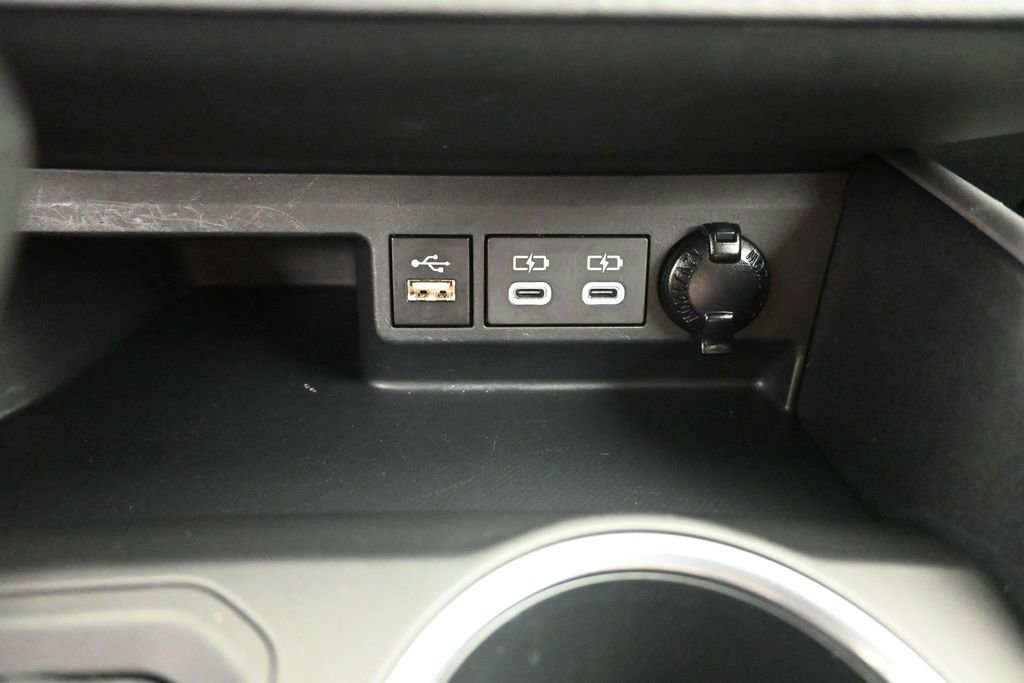 Used 2025 Toyota Highlander LE FWD image 21
