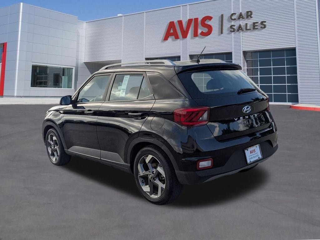 Used 2025 Hyundai Venue SEL FWD image 6