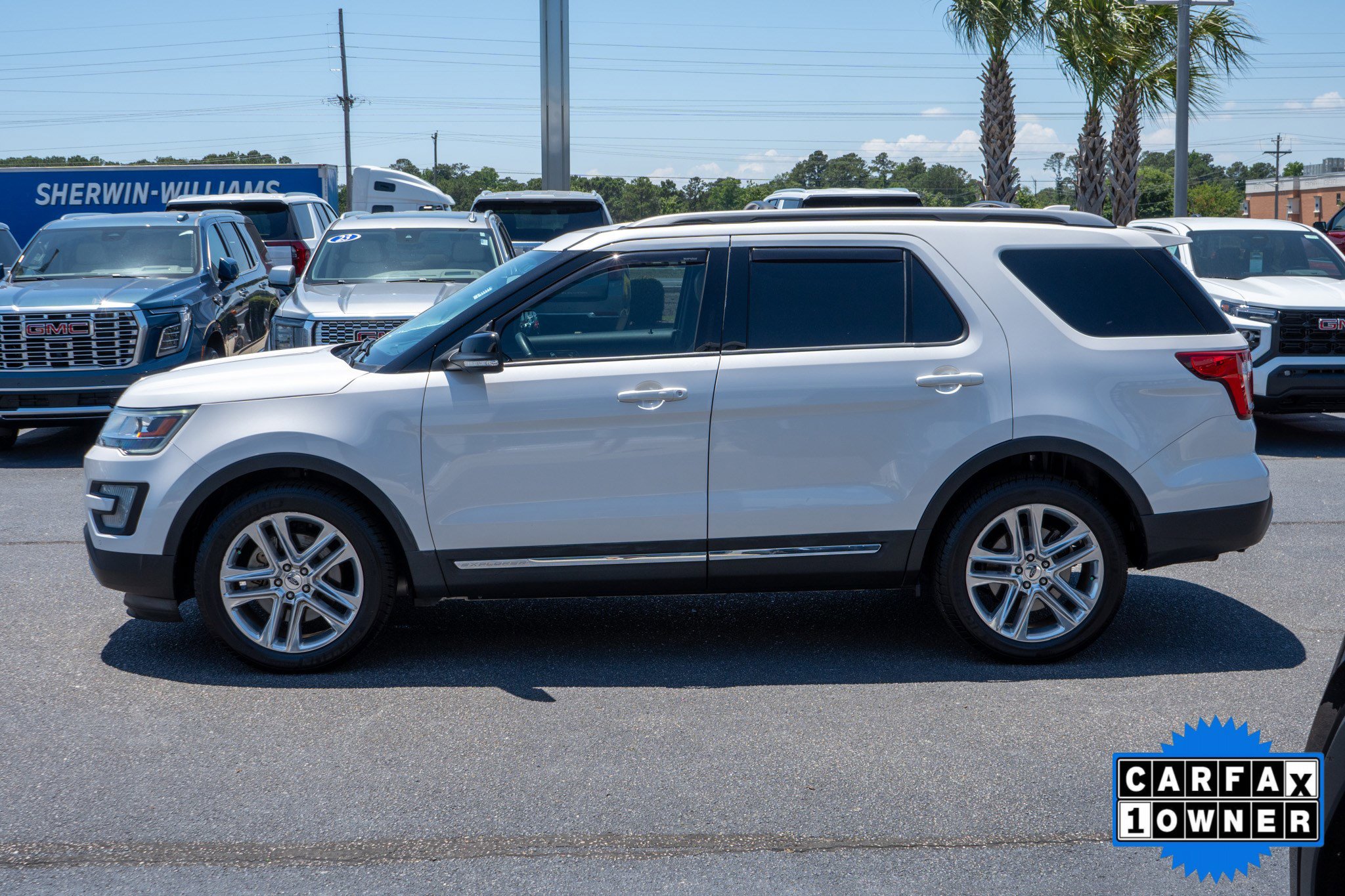Used 2017 Ford Explorer XLT w/ Equipment Group 202A FWD image 6