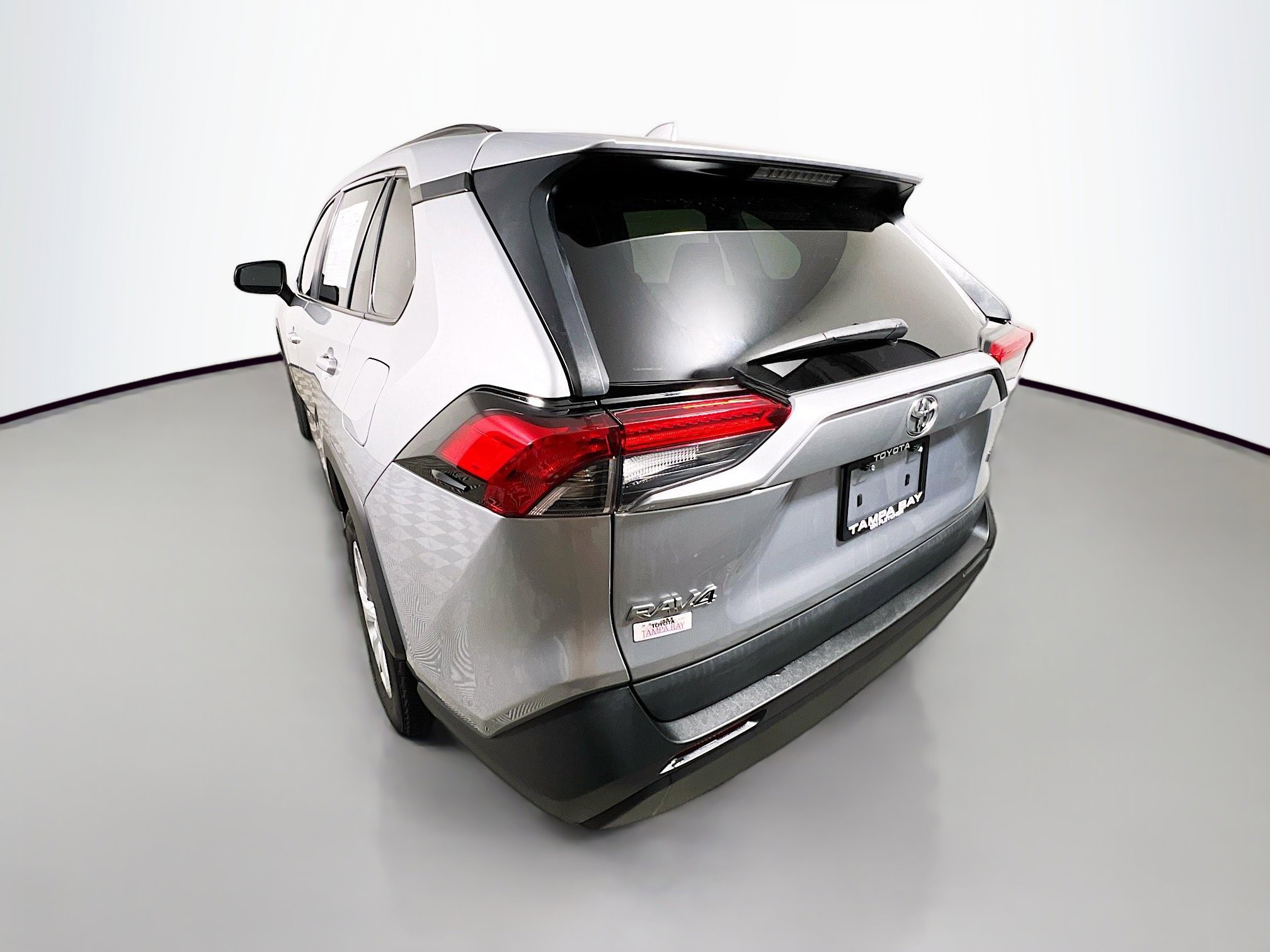 Used 2021 Toyota RAV4 LE image 8