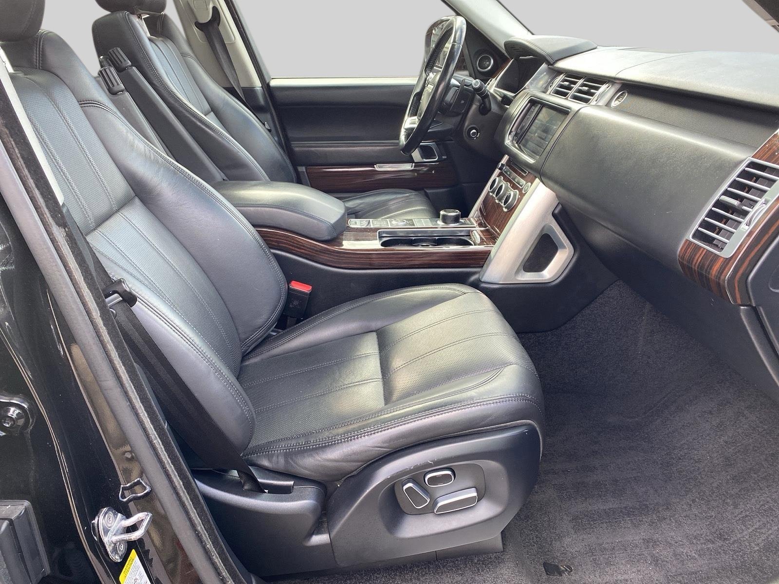 Used 2014 Land Rover Range Rover HSE image 16
