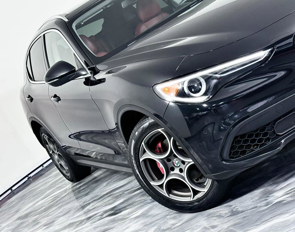 Used 2019 Alfa Romeo Stelvio Ti image 4