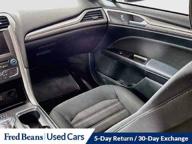 Used 2017 Ford Fusion SE w/ Fusion SE Technology Package FWD image 29