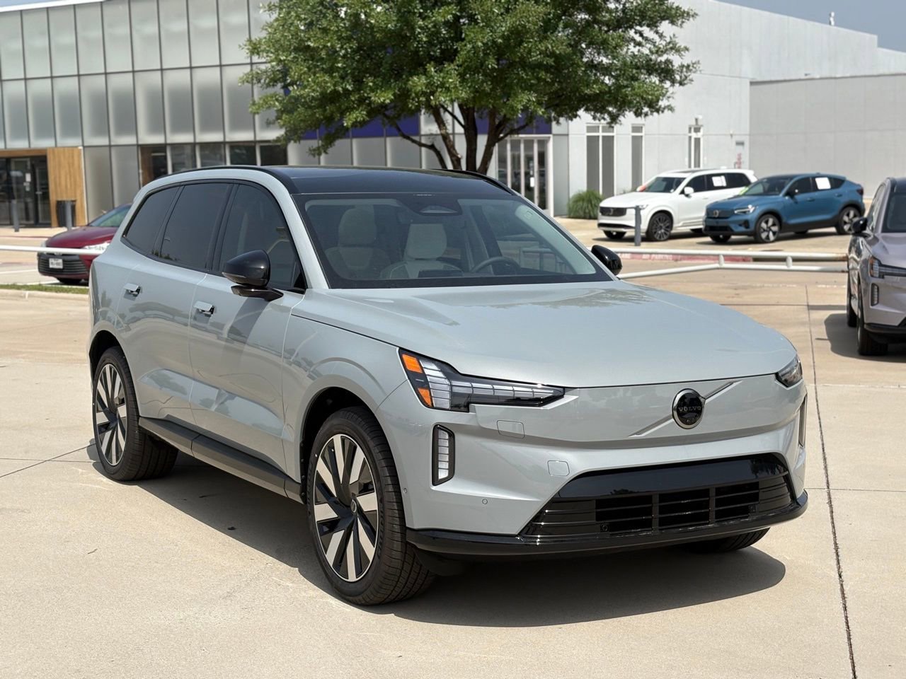 New 2026 Volvo EX90 Plus RWD image 3