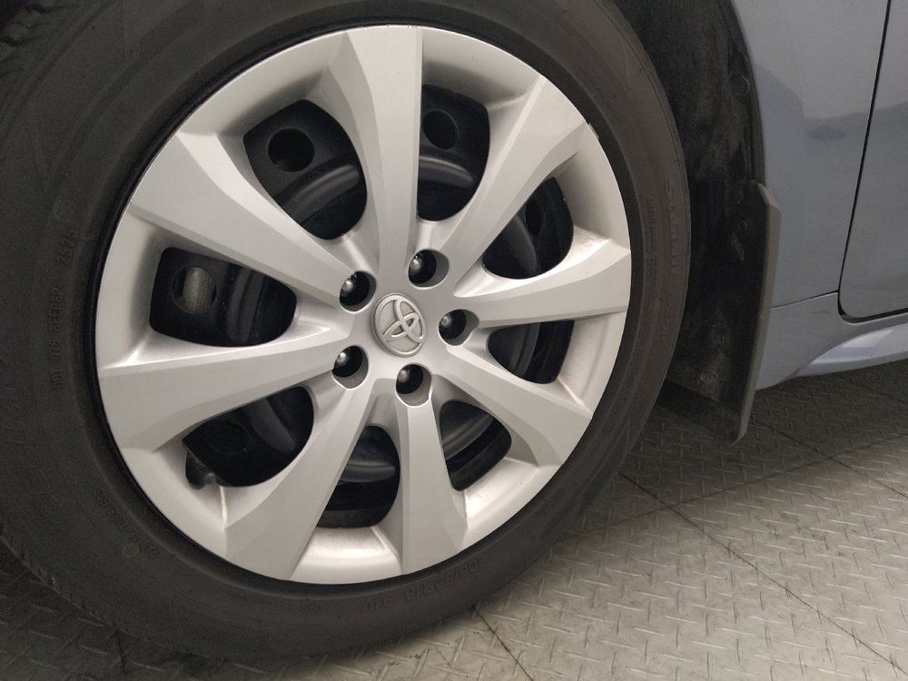 Used 2025 Toyota Corolla LE FWD image 31