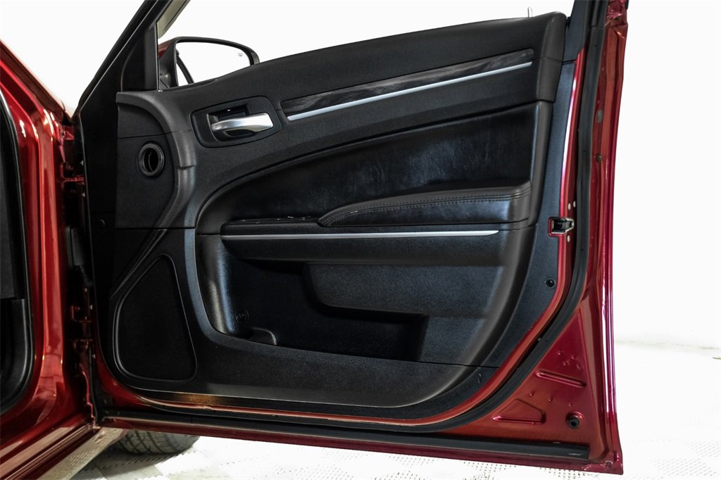 Used 2018 Chrysler 300 Touring L image 45