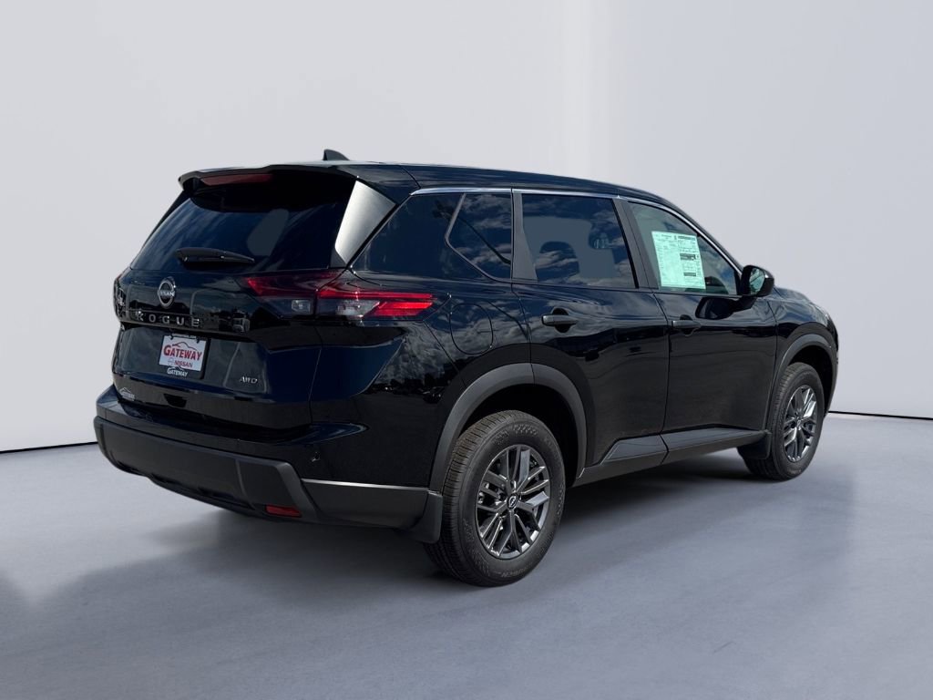 Used 2025 Nissan Rogue S image 5