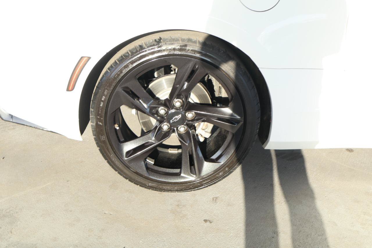 Used 2022 Chevrolet Camaro LT RWD image 5