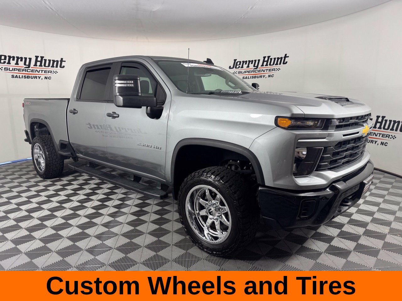 Used 2025 Chevrolet Silverado 2500 Custom w/ Custom Value Package AWD/4WD image 6