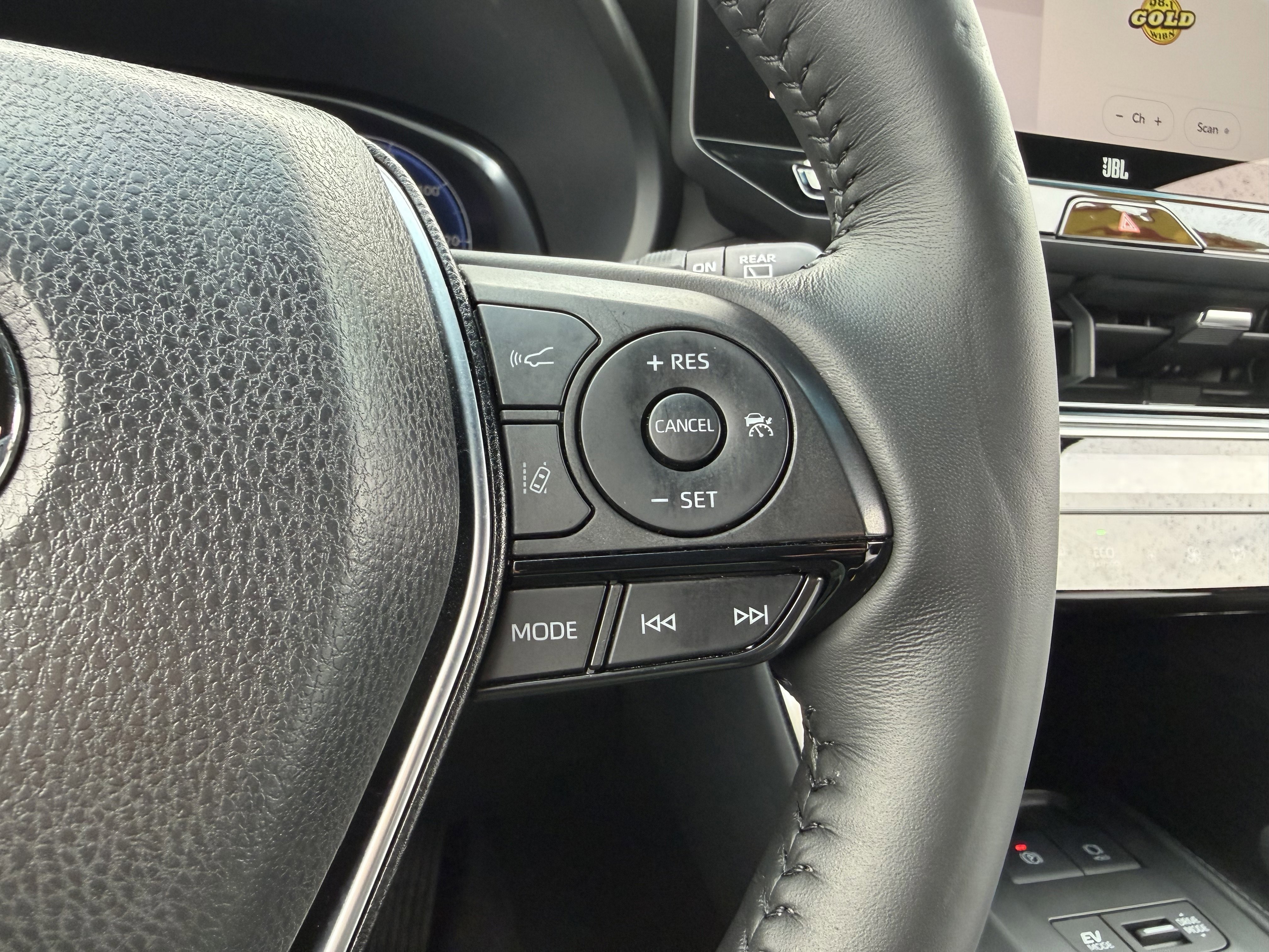 Certified 2024 Toyota Venza Limited image 27