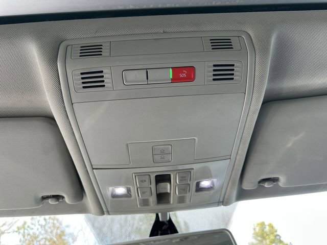 Used 2020 Volkswagen Tiguan SE w/ Panoramic Sunroof Package image 26