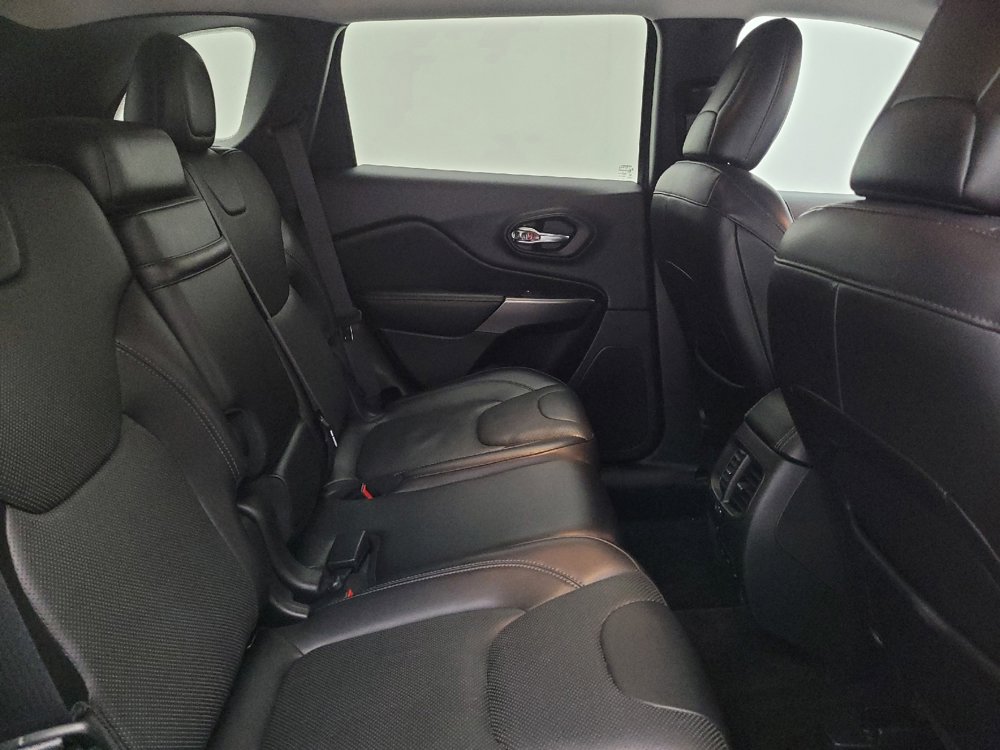 Used 2019 Jeep Cherokee Overland w/ Technology Group image 19