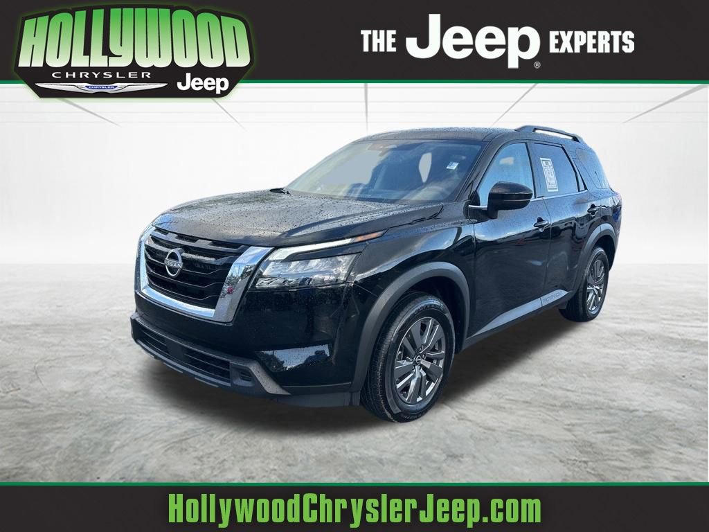 Used 2025 Nissan Pathfinder SV image 1