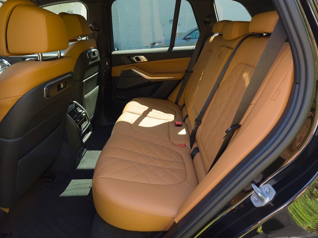 New 2026 BMW X5 M60i w/ Climate Comfort Package image 18