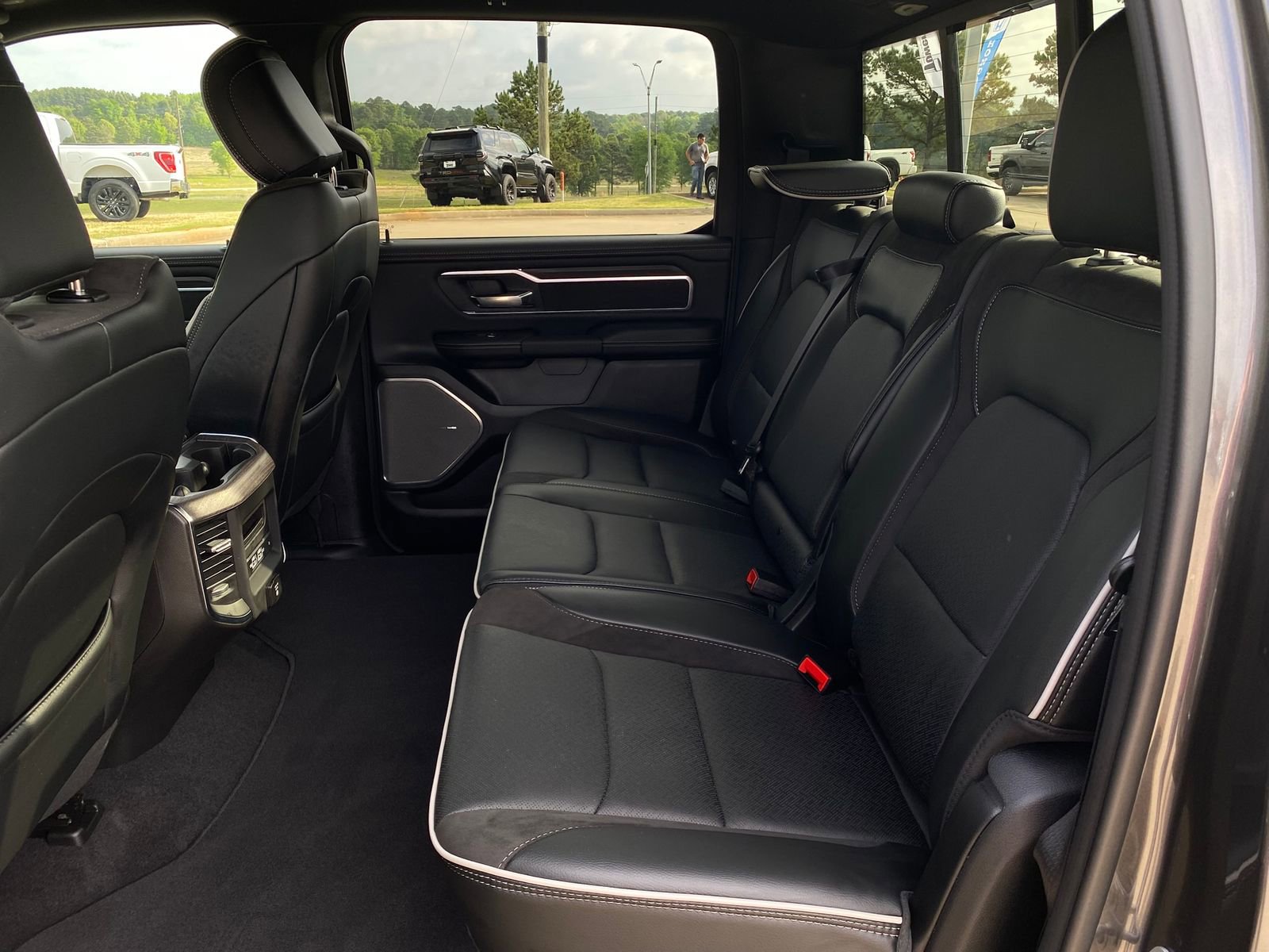 Used 2025 RAM 1500 Laramie w/ Night Edition image 30