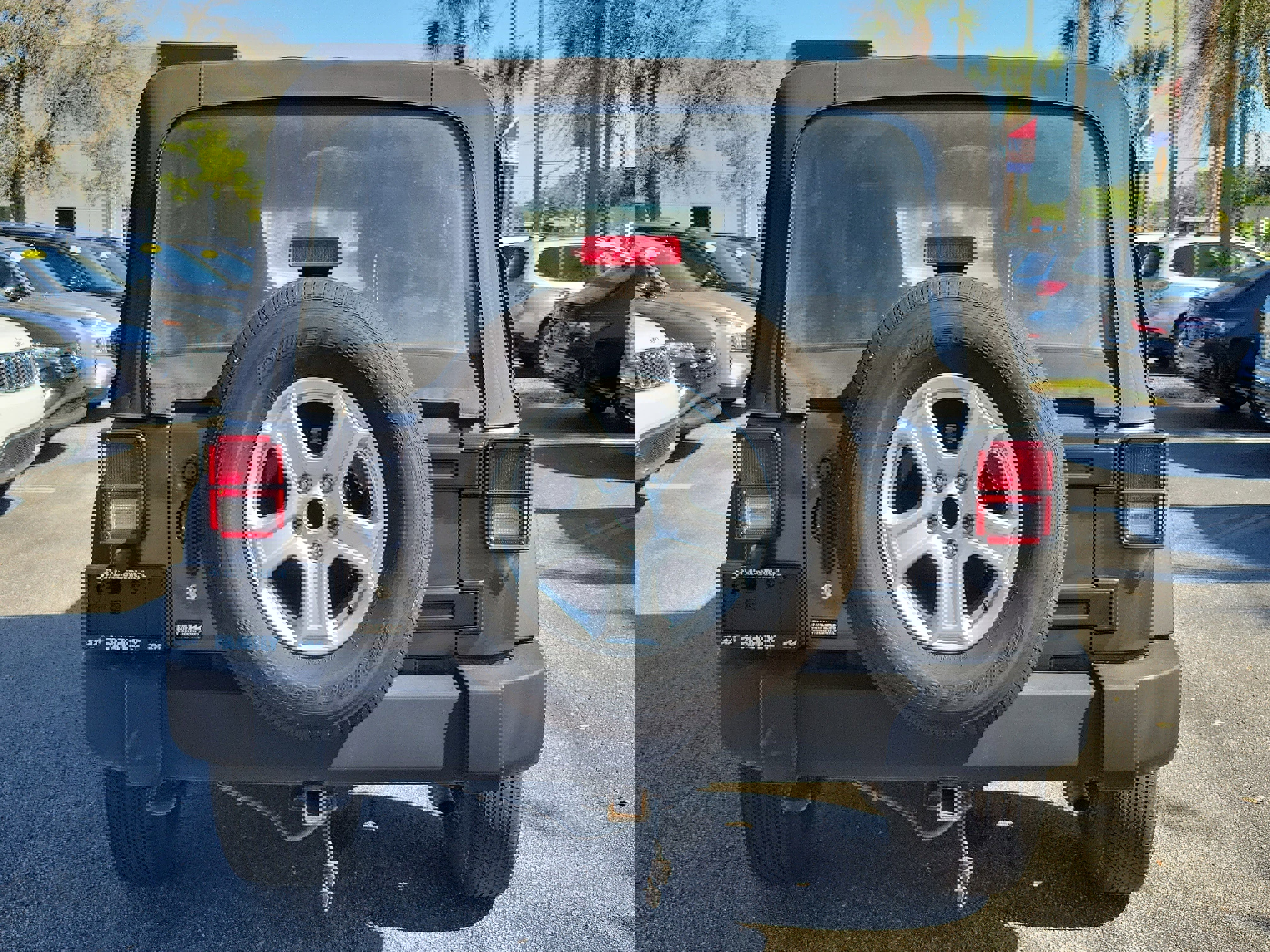 Used 2018 Jeep Wrangler Unlimited Sport w/ Connectivity Group AWD/4WD image 5