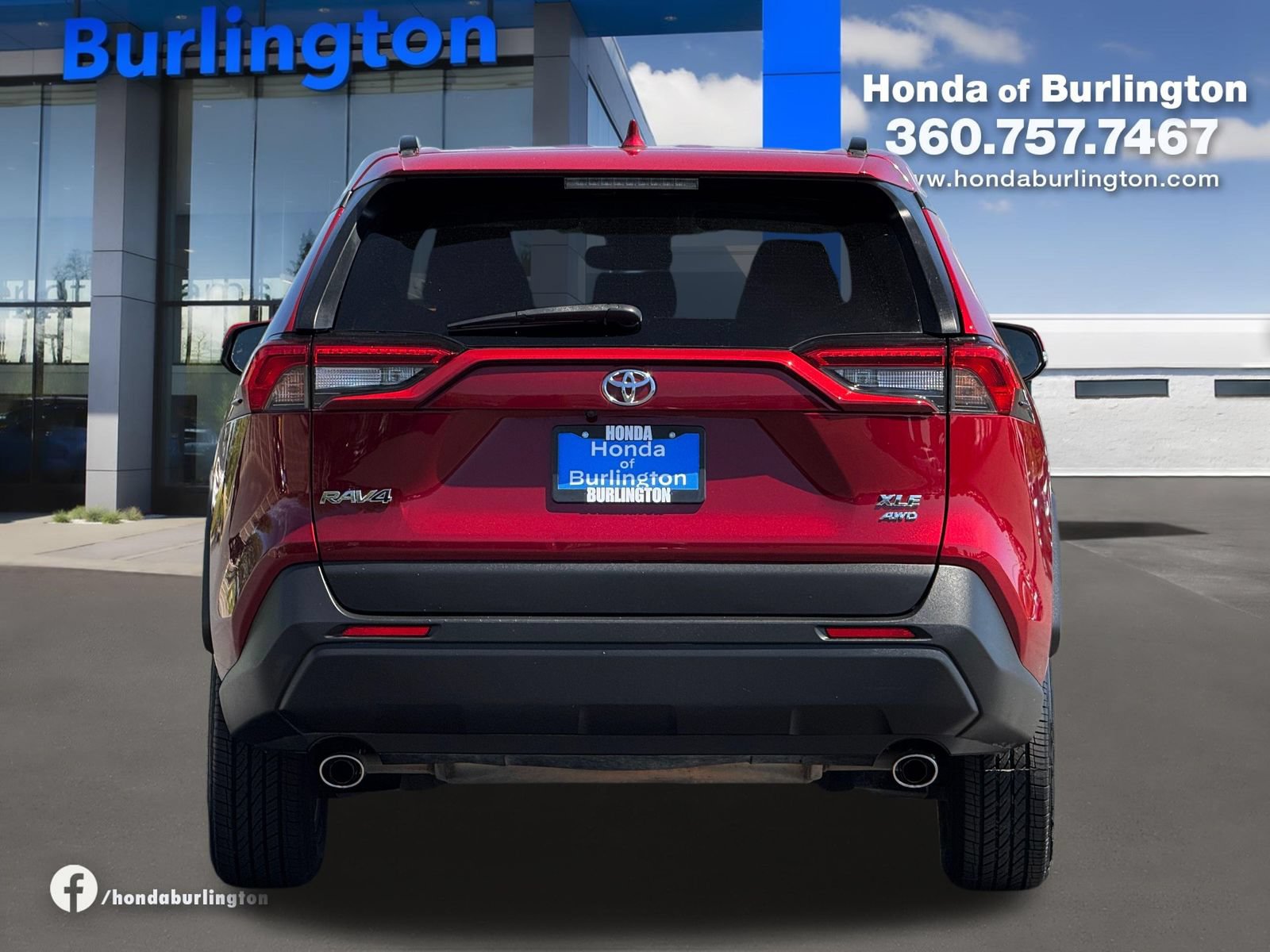 Used 2023 Toyota RAV4 XLE AWD/4WD image 5