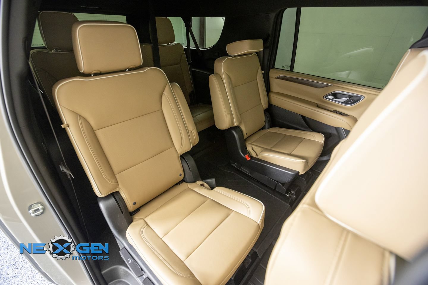 Used 2022 Chevrolet Suburban Premier AWD/4WD image 38