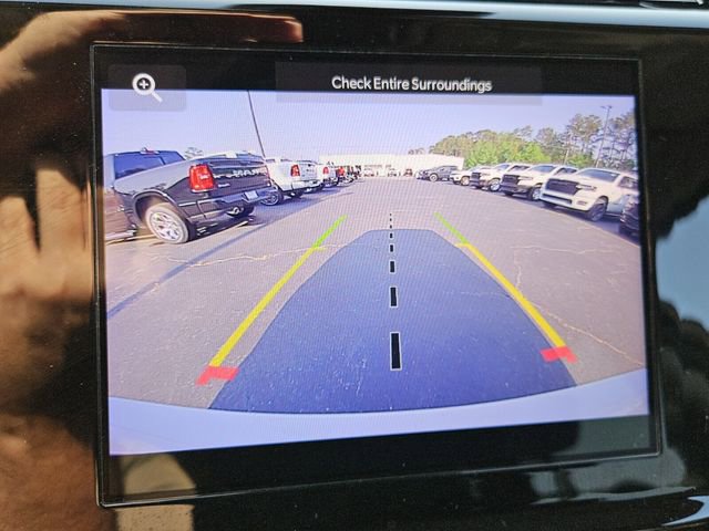 Used 2023 Jeep Grand Cherokee Laredo w/ Luxury Tech Group I RWD image 18
