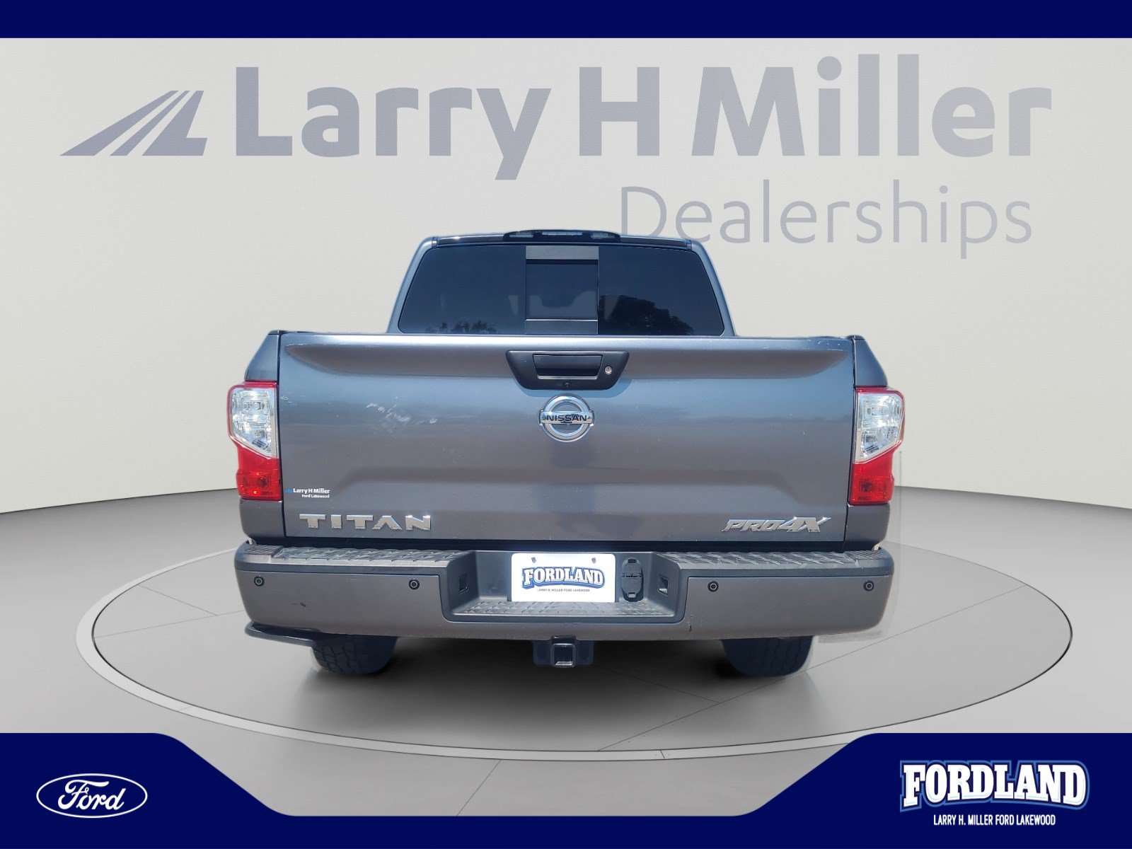 Used 2017 Nissan Titan PRO-4X AWD/4WD image 4
