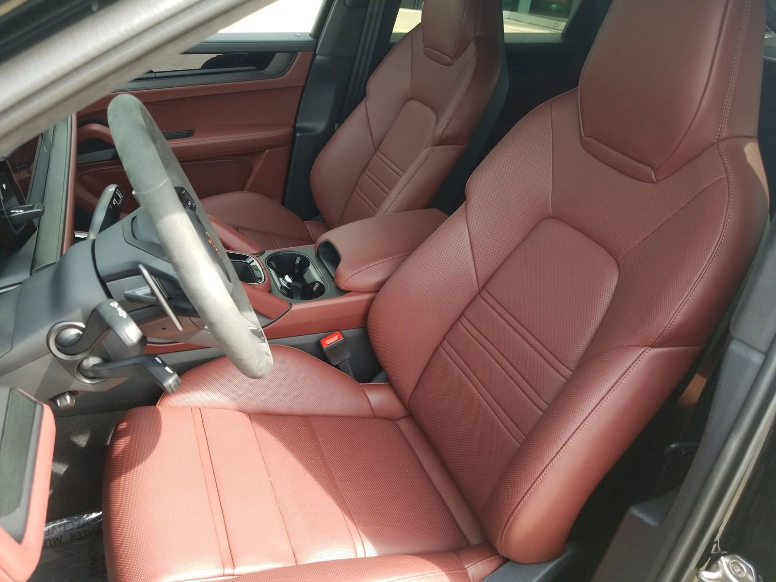 Certified 2025 Porsche Cayenne GTS image 6