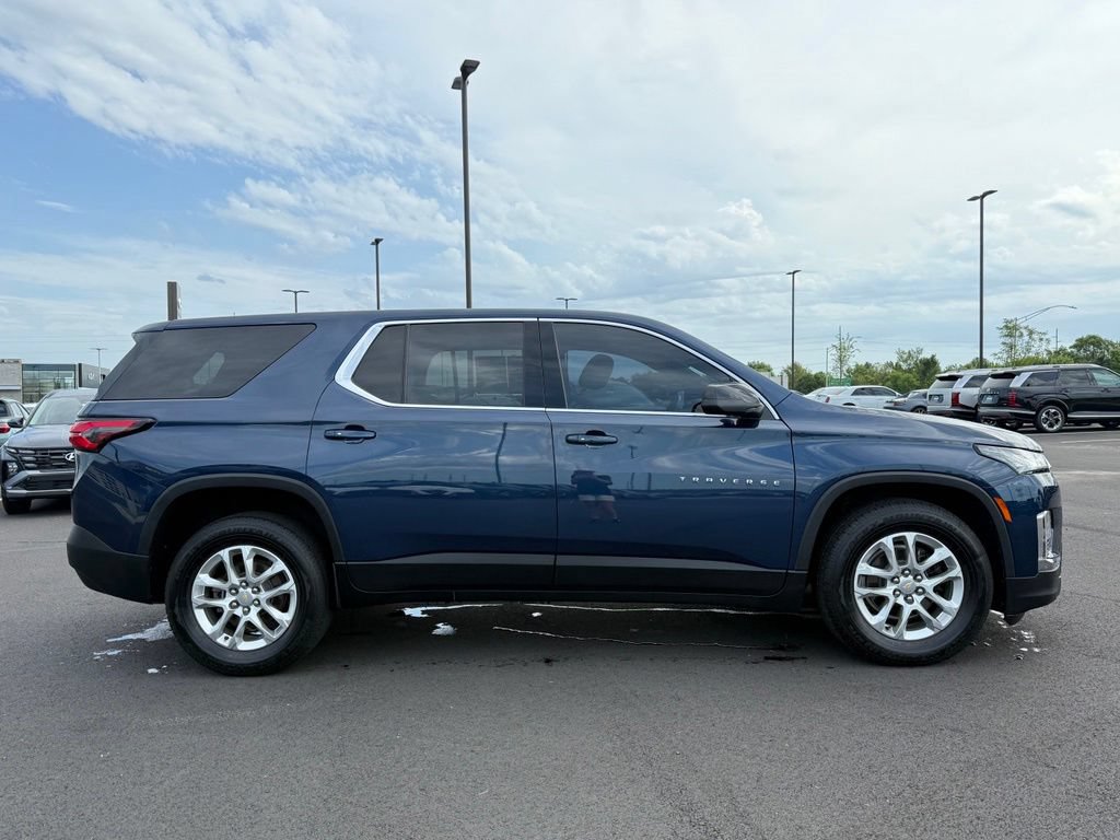Used 2022 Chevrolet Traverse LS AWD/4WD image 4