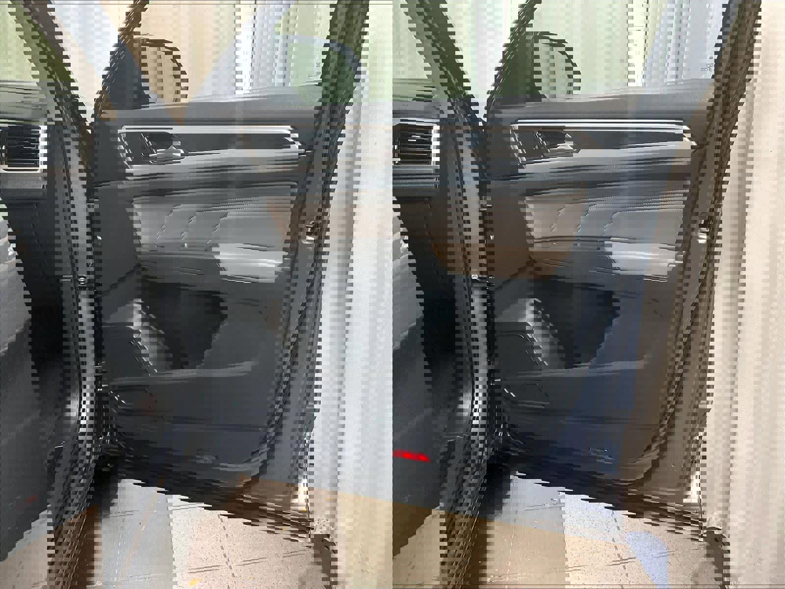 Used 2023 Volkswagen Atlas SE w/ Panoramic Sunroof Package image 12