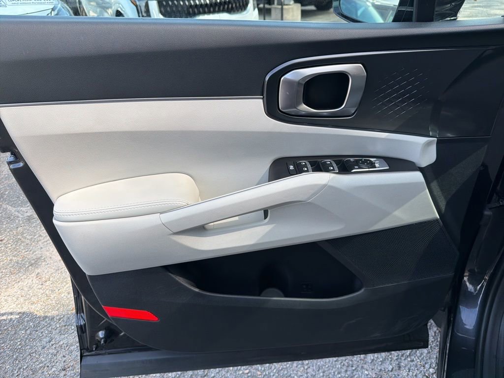 Certified 2025 Kia Sorento EX w/ Panoramic Sunroof Package image 12