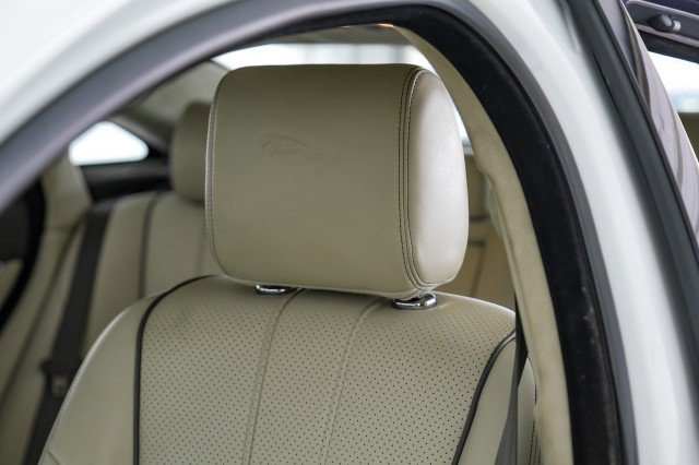 Used 2012 Jaguar XJ L image 29