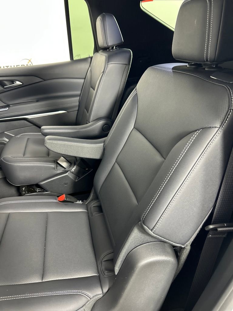 Used 2025 Chevrolet Traverse LT image 19
