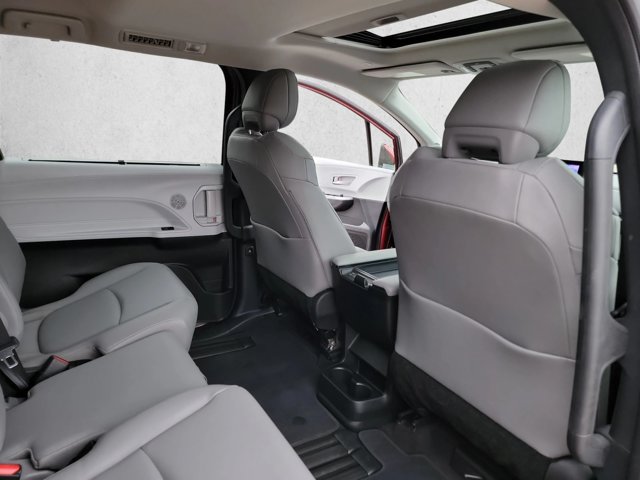 Used 2026 Toyota Sienna XLE FWD image 24