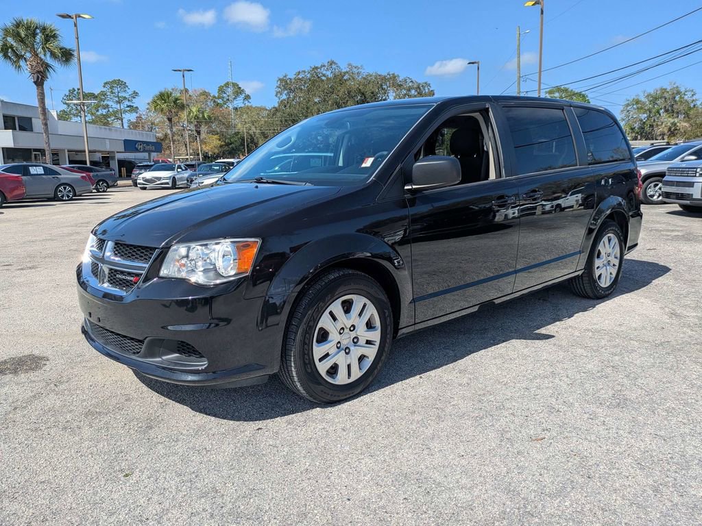 Used 2018 Dodge Grand Caravan SE w/ UConnect Hands-Free Group image 8