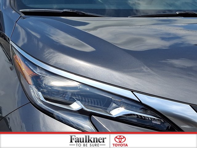 Certified 2025 Toyota Sienna Platinum AWD/4WD image 9