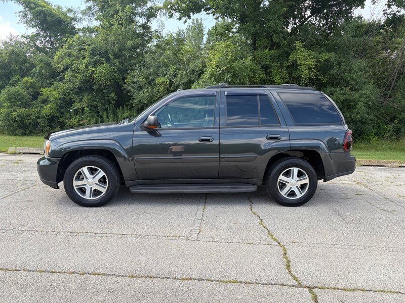 Used 2005 Chevrolet TrailBlazer LT AWD/4WD image 2