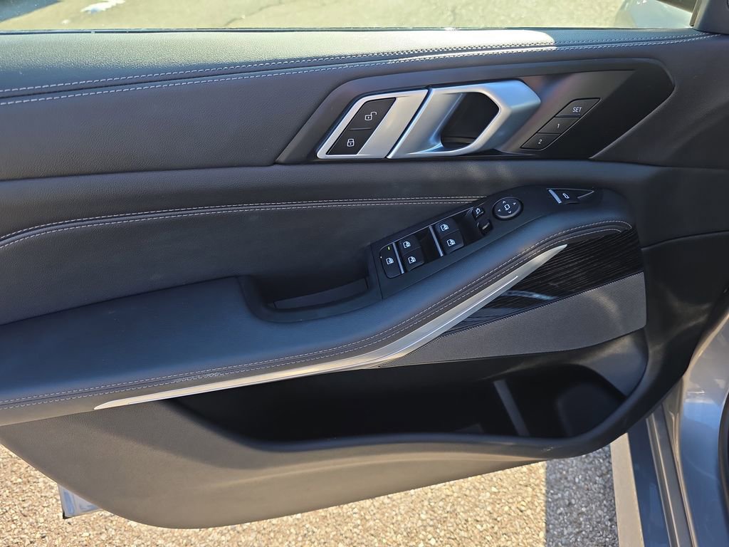Used 2025 BMW X5 xDrive40i w/ M Sport Package image 19