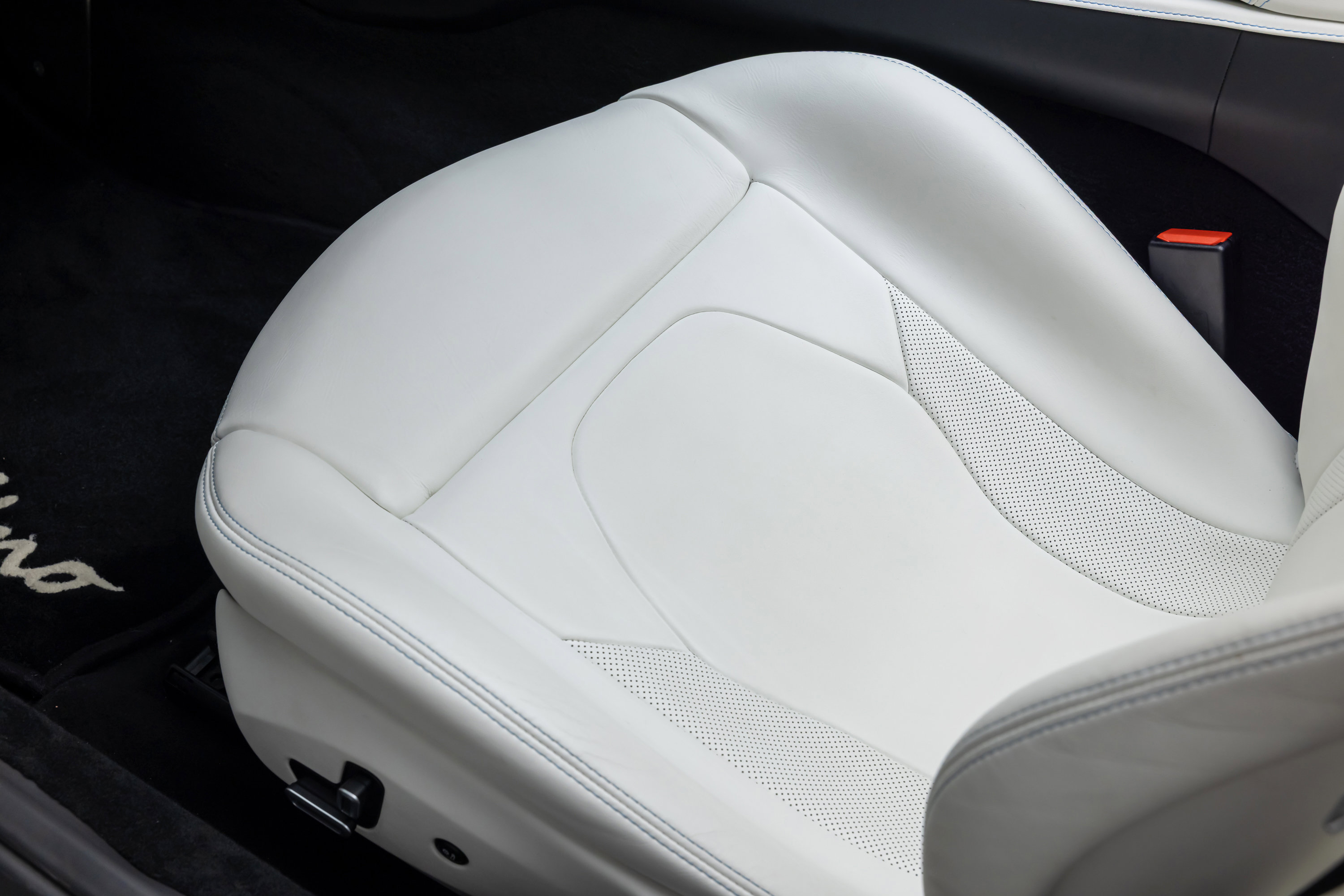 Certified 2020 Ferrari Portofino RWD image 64