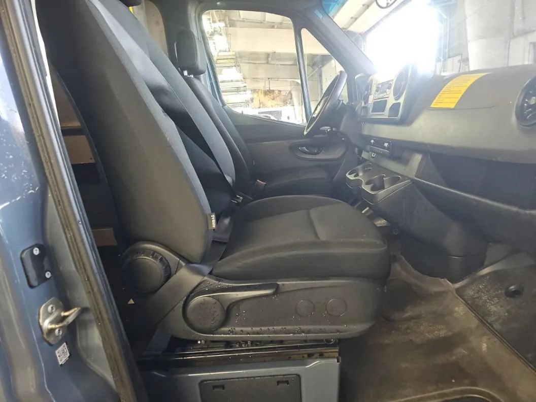 Used 2019 Mercedes-Benz Sprinter 144 image 4