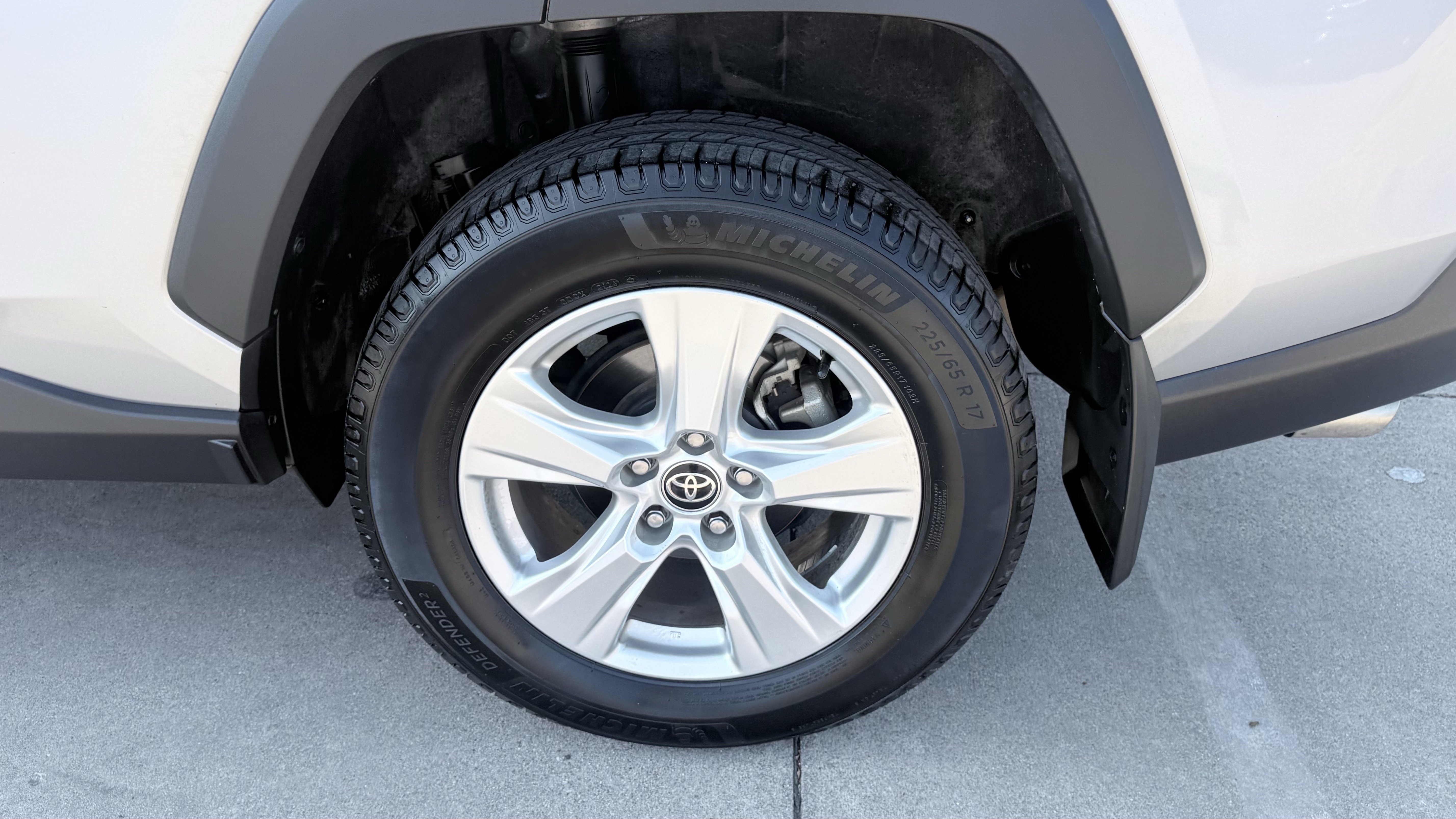Used 2021 Toyota RAV4 XLE AWD/4WD image 12