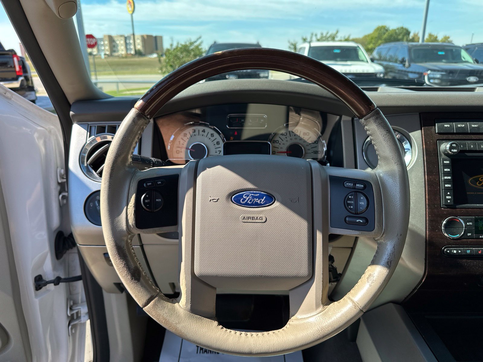 Used 2010 Ford Expedition Limited RWD image 19