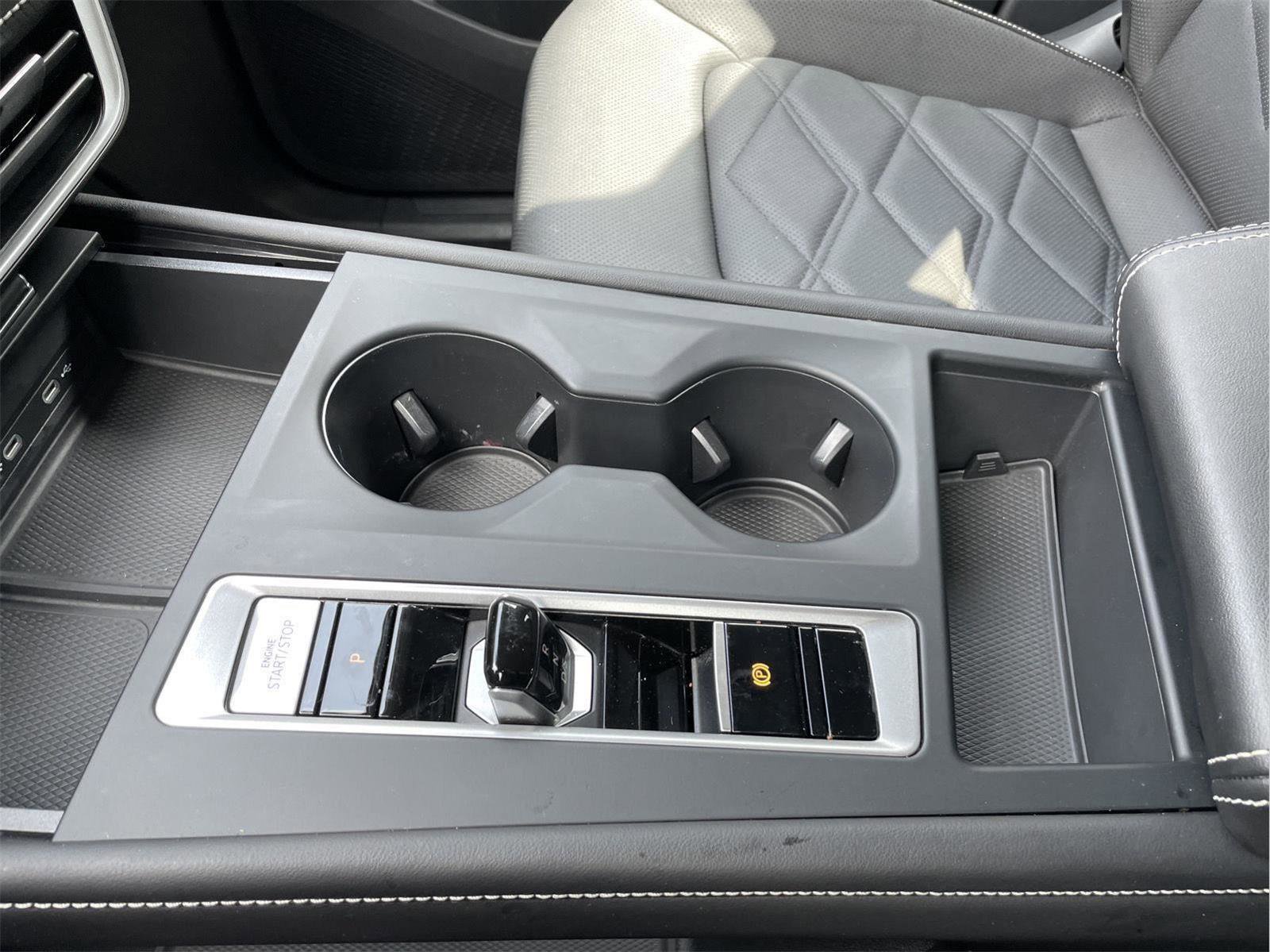 Used 2024 Volkswagen Atlas SE image 31