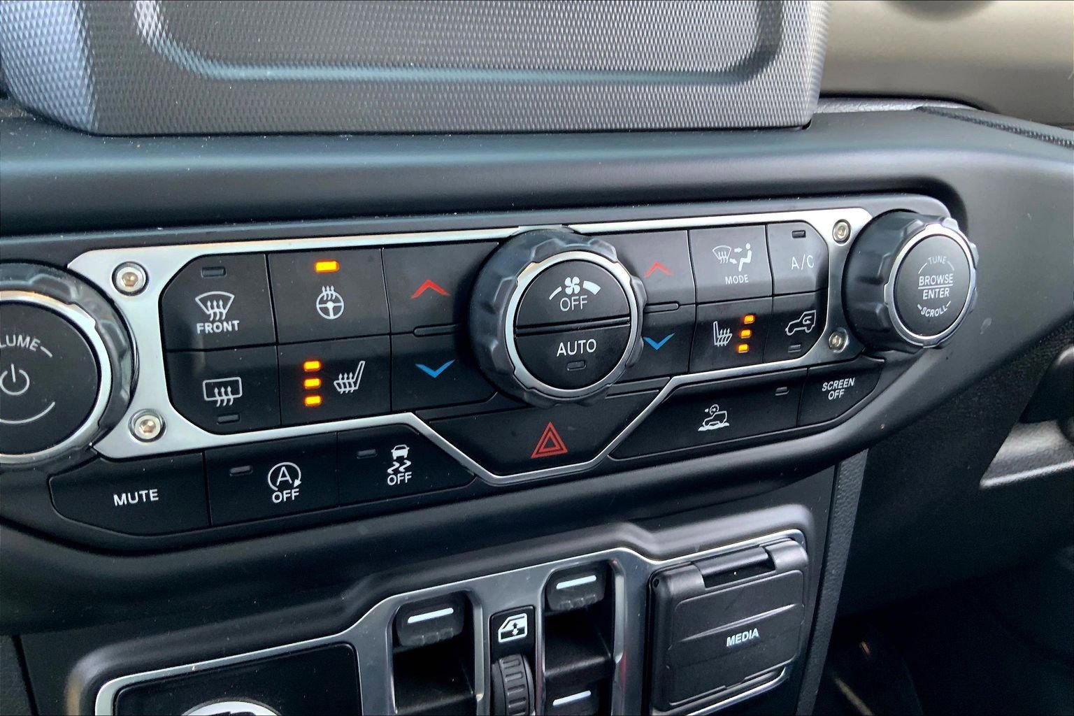 Certified 2023 Jeep Gladiator Willys image 32