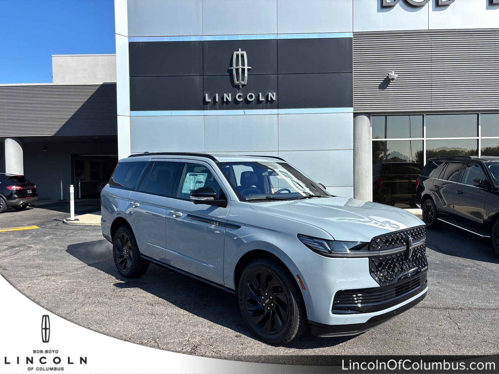 New 2025 Lincoln Navigator Reserve w/ Jet Appearance Package image 1