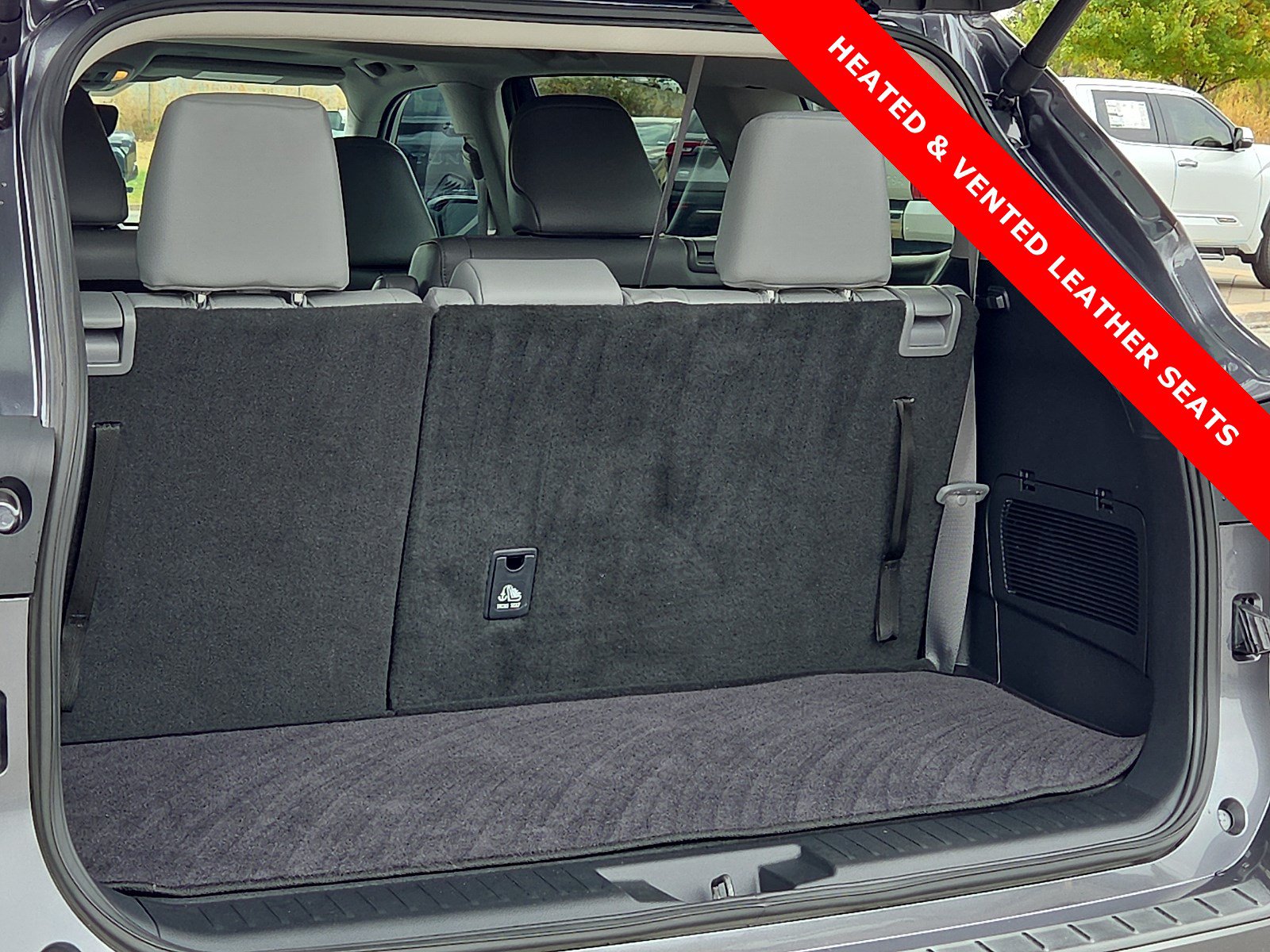 Used 2025 Toyota Highlander Limited FWD image 9