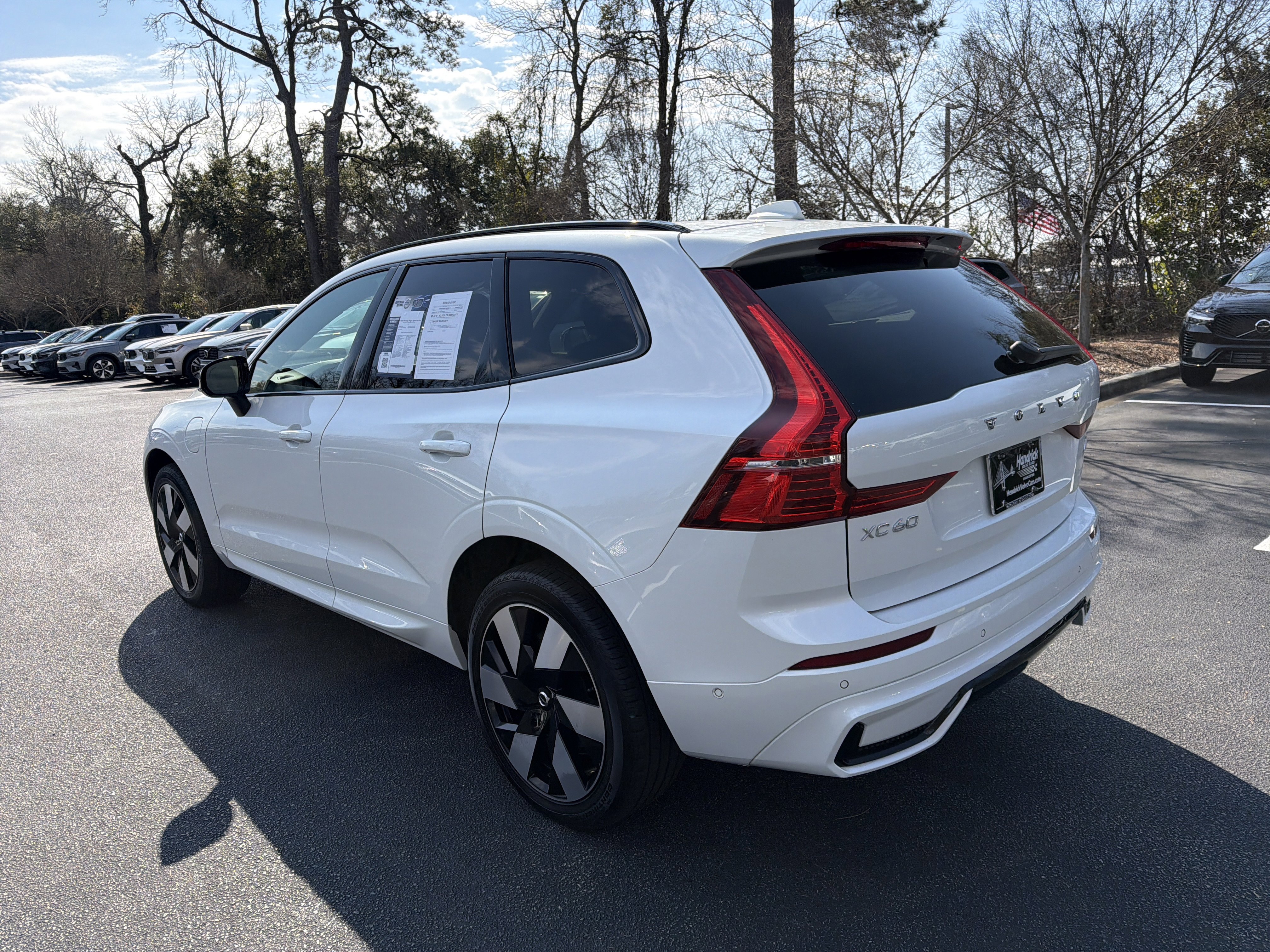 Certified 2024 Volvo XC60 T8 Plus image 43