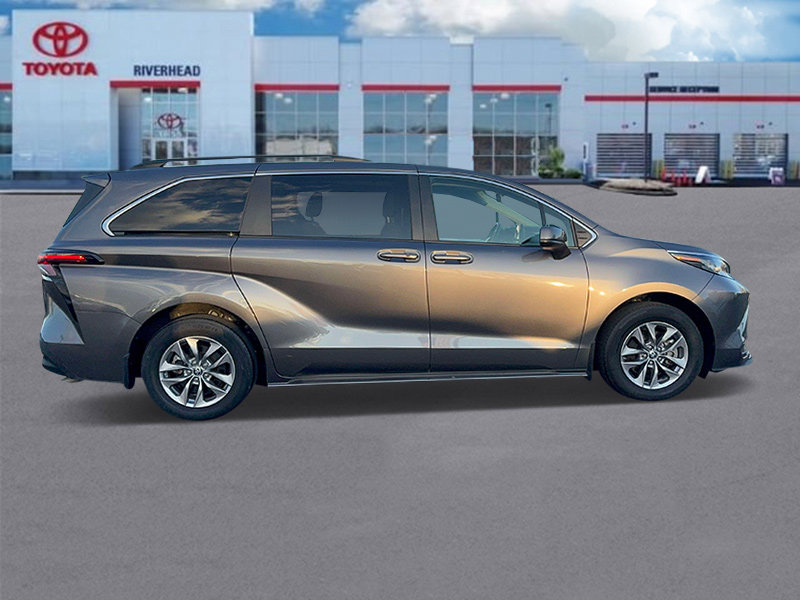 Certified 2023 Toyota Sienna LE image 3