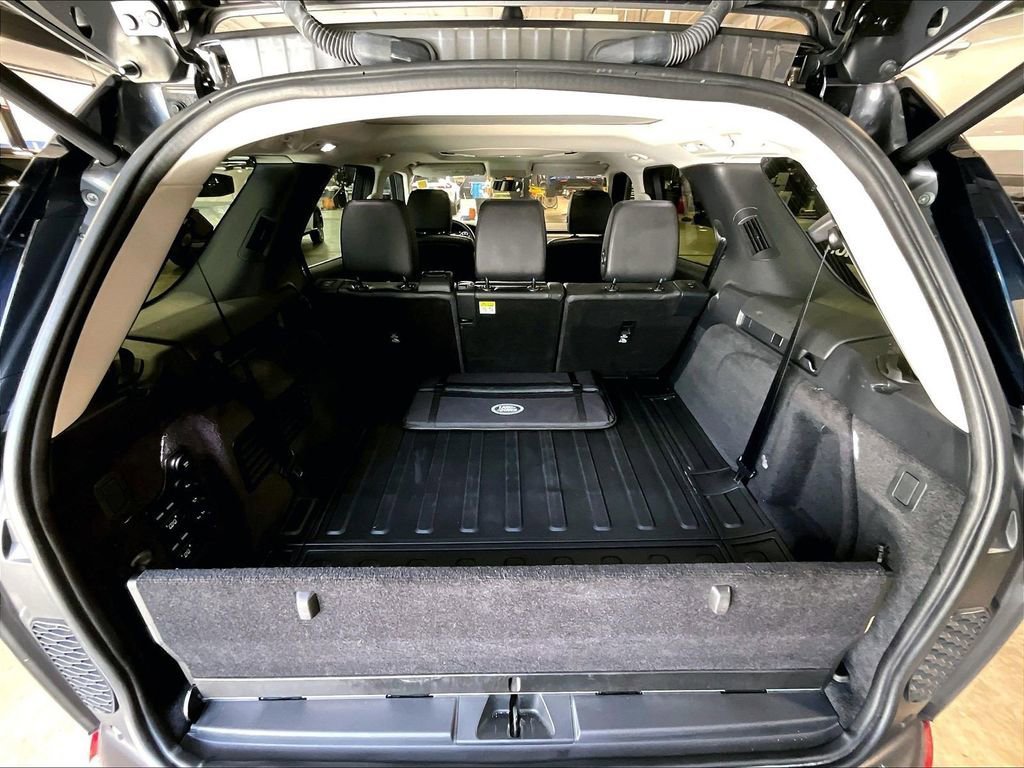 Used 2020 Land Rover Discovery HSE AWD/4WD image 17