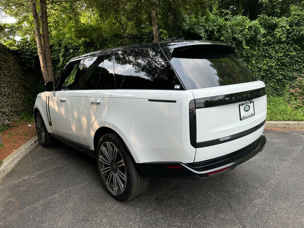 New 2025 Land Rover Range Rover SE image 3