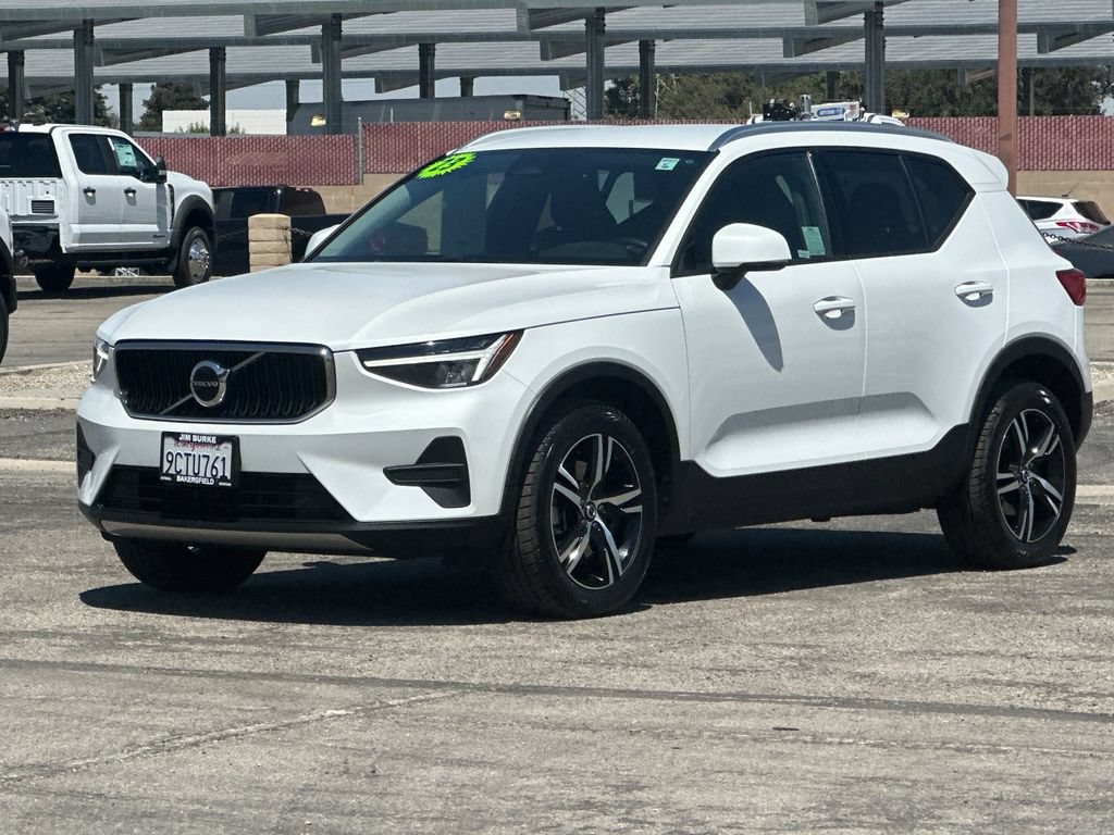 Used 2023 Volvo XC40 B4 Core w/ Convenience Package FWD image 7