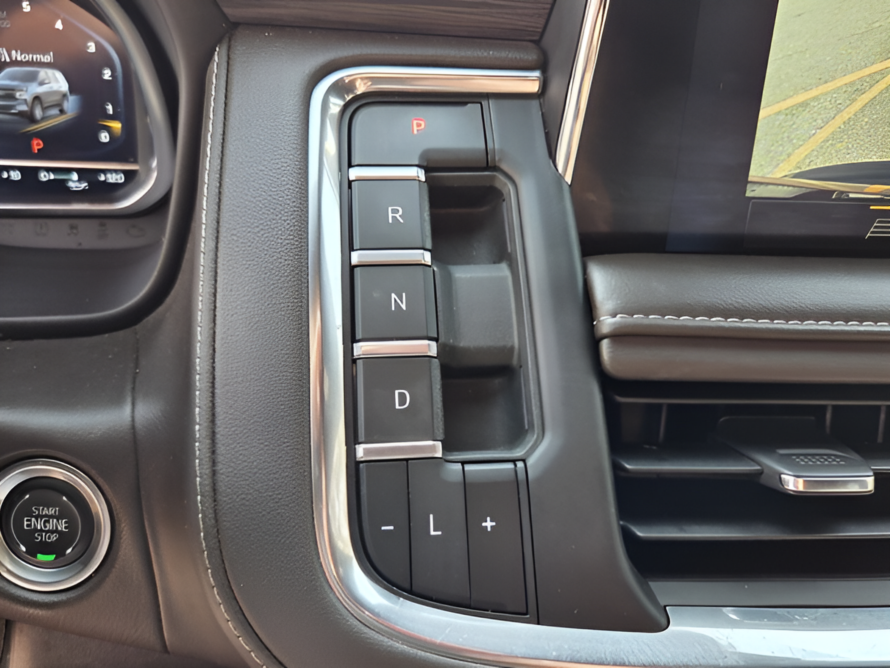 Certified 2024 Chevrolet Suburban LT RWD image 21