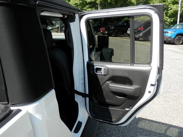 Used 2024 Jeep Gladiator Rubicon w/ Technology Group AWD/4WD image 34